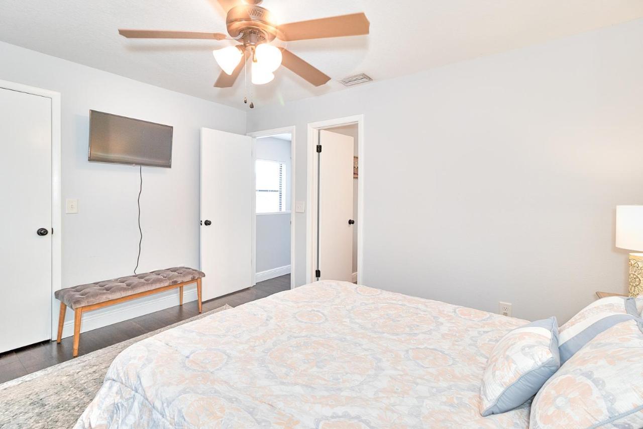 South Tampa Retreat Fenced Yard, Top Location! Exterior photo