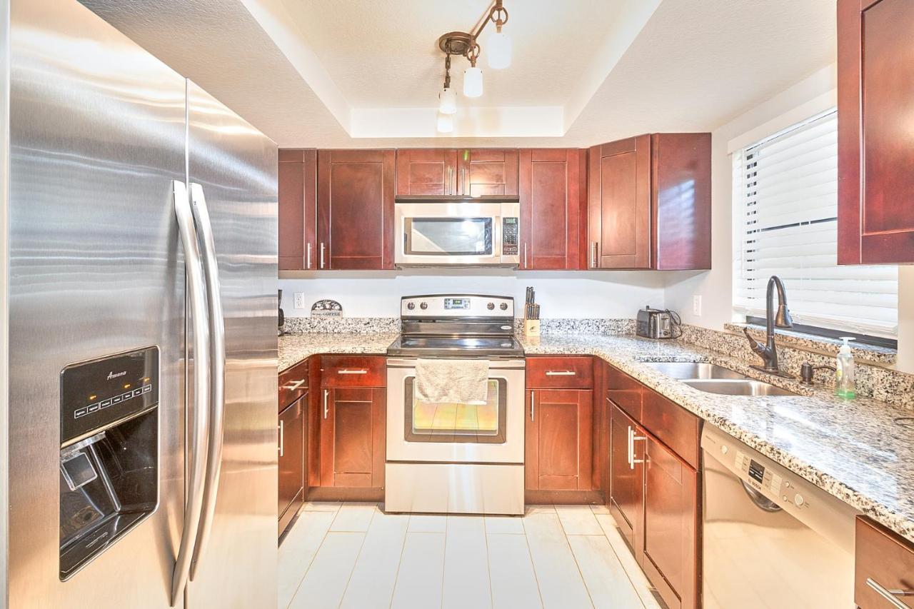 South Tampa Retreat Fenced Yard, Top Location! Exterior photo