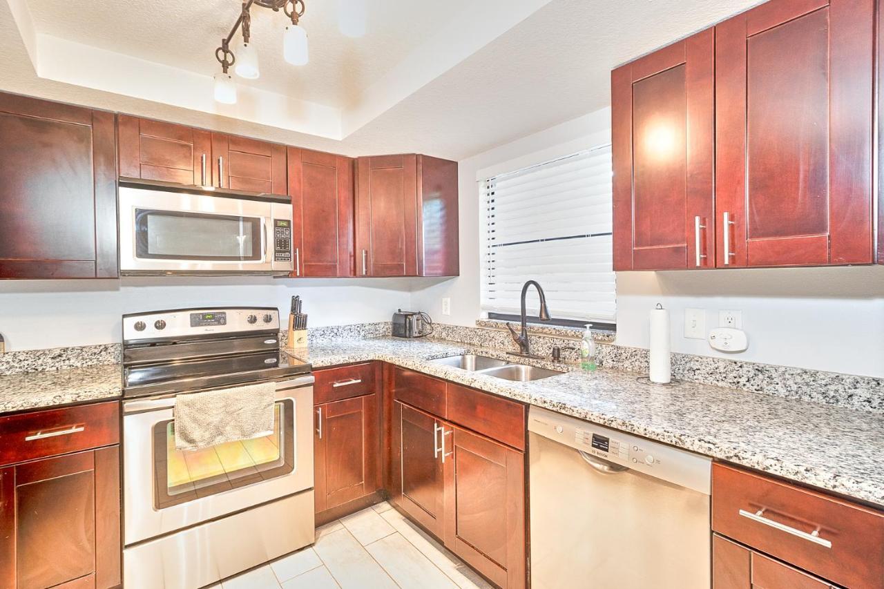 South Tampa Retreat Fenced Yard, Top Location! Exterior photo