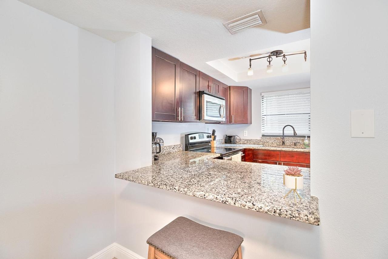 South Tampa Retreat Fenced Yard, Top Location! Exterior photo
