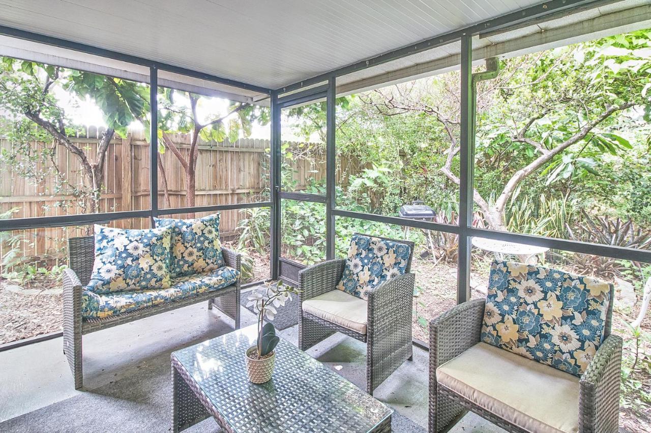 South Tampa Retreat Fenced Yard, Top Location! Exterior photo